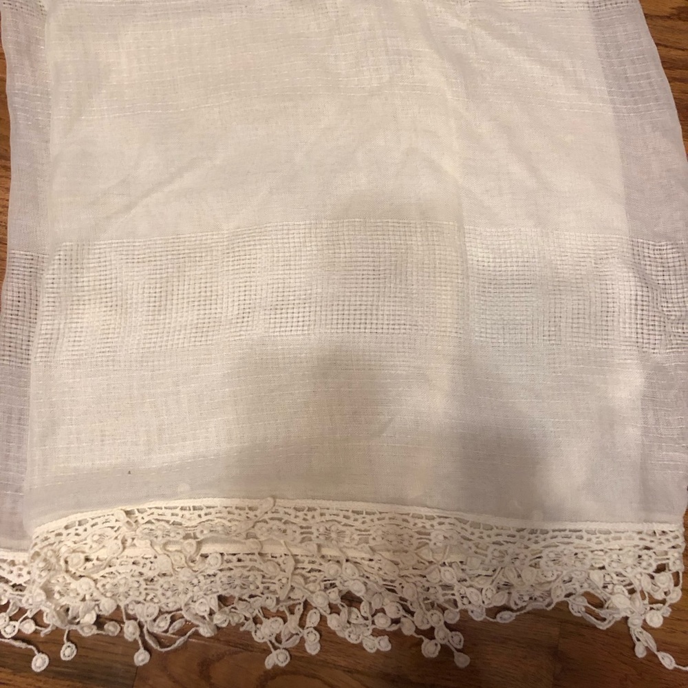 Infinity scarf-lace